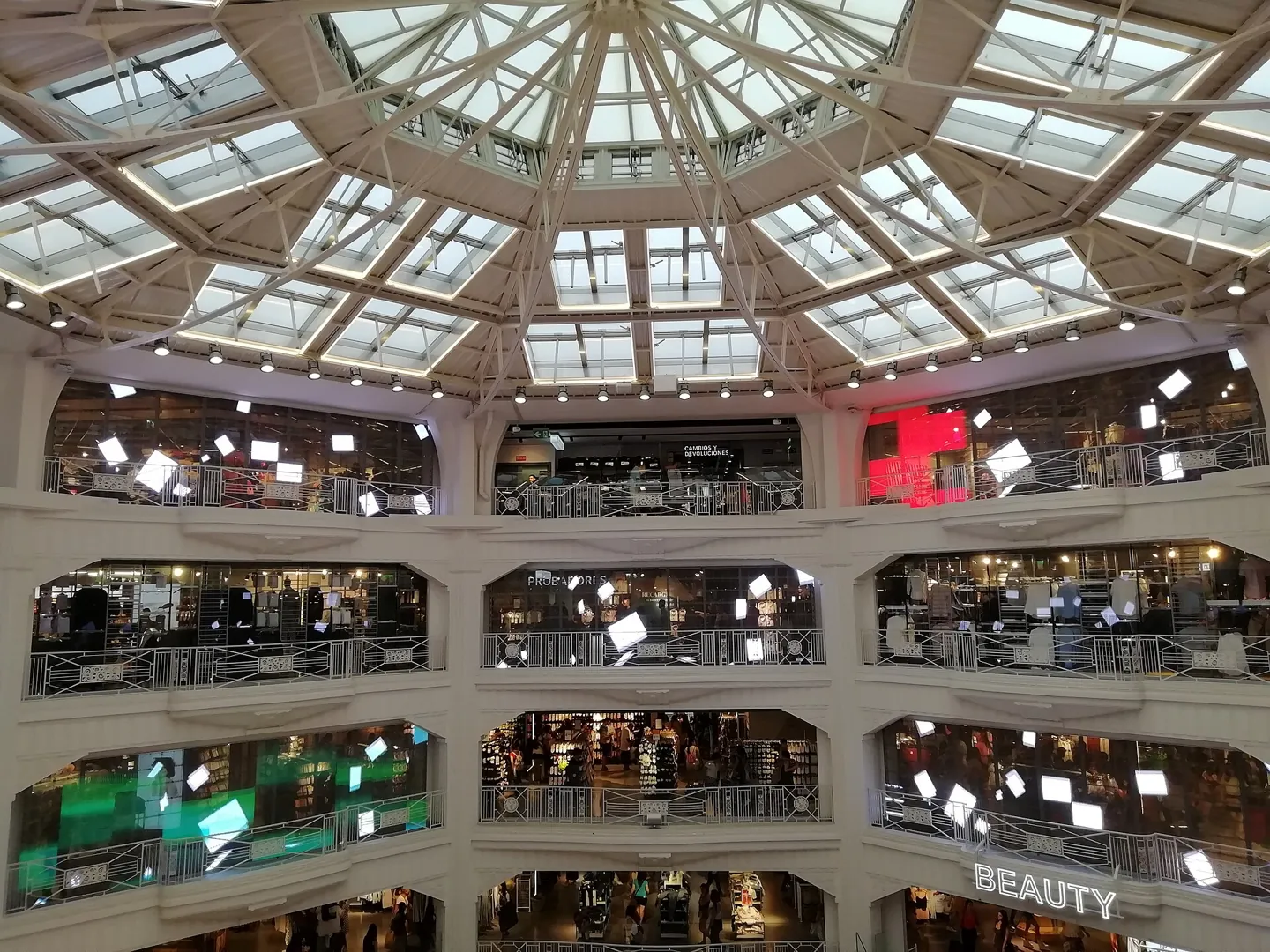 Interior de Primark en Gran Vía, fotografiado en 2019