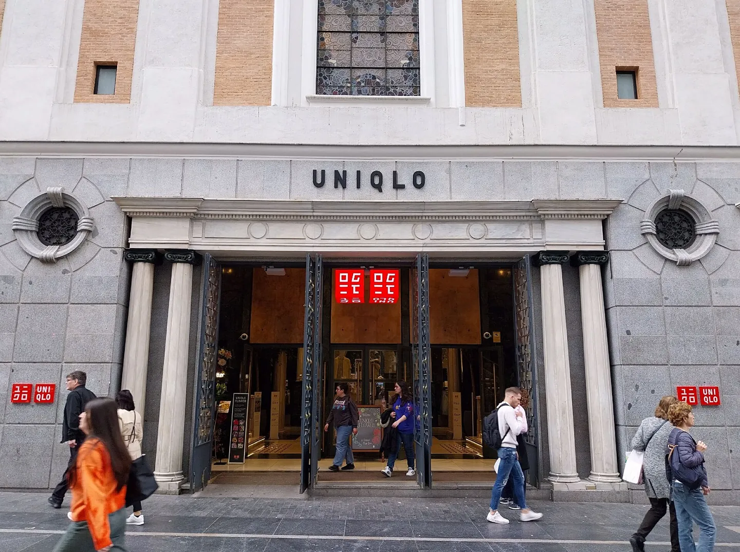 Fachada de Uniqlo en Gran Vía, 37